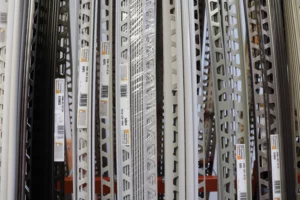 Schulter-room-with-corner-pieces | Dehart Tile